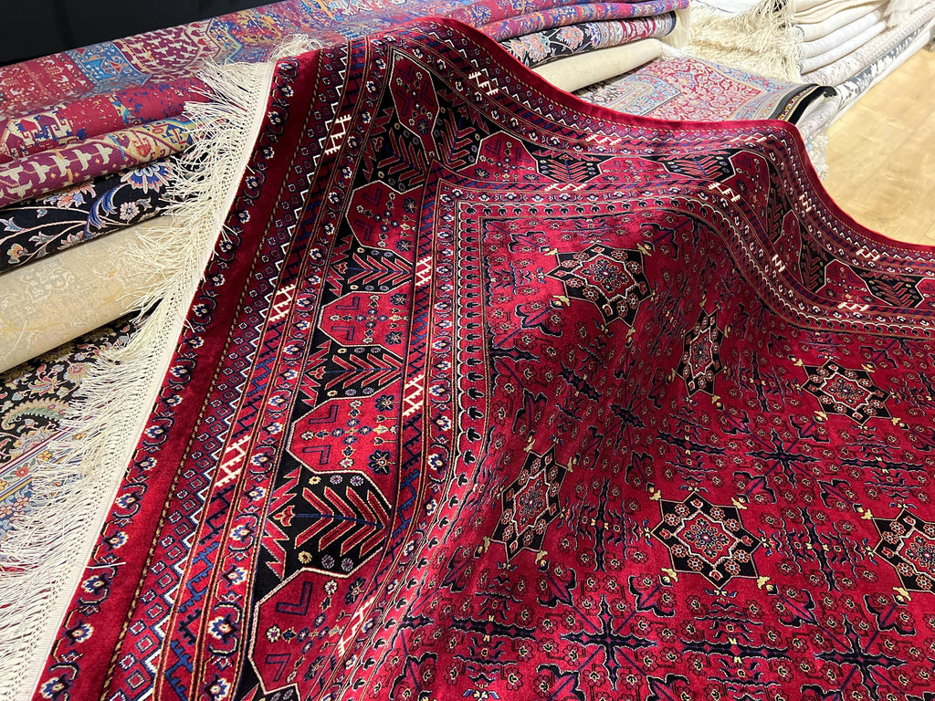 7x10 Ft Red Traditional Luxury Silk Rug With Geometric Motifs