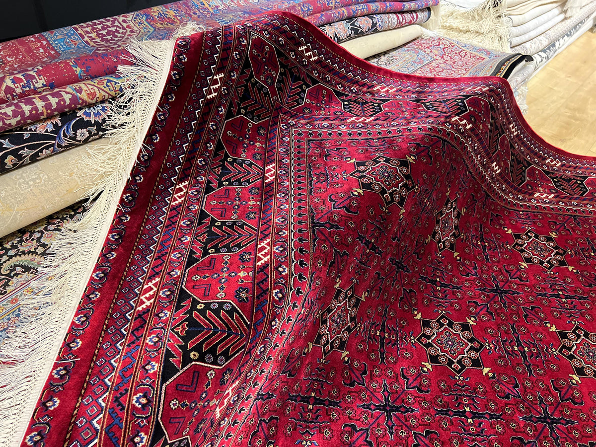 7x10 Ft Red Traditional Luxury Silk Rug With Geometric Motifs