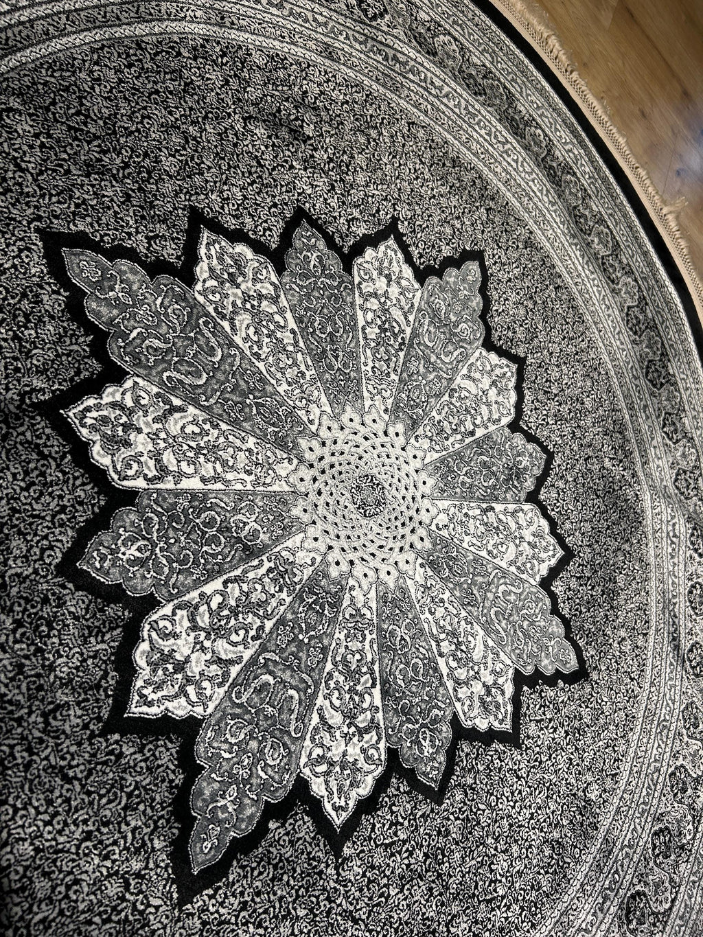 Black Gray Round Silk Rug, Medallion Design, Classic Luxury Area Rug