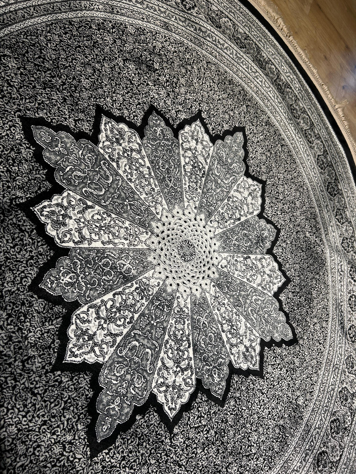 Black Gray Round Silk Rug, Medallion Design, Classic Luxury Area Rug