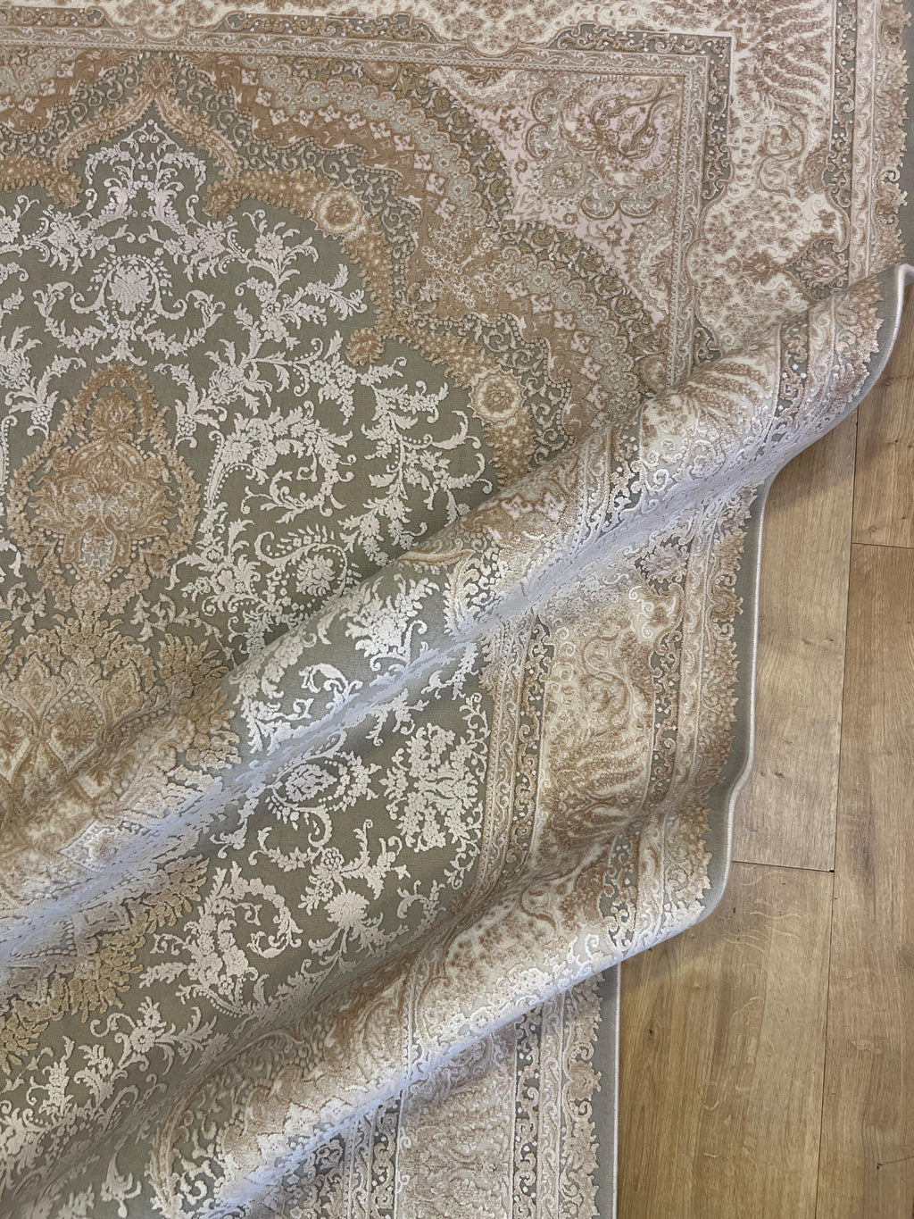 5x8 ft Gray Beige Bamboo Rug with Classic Medallion Design