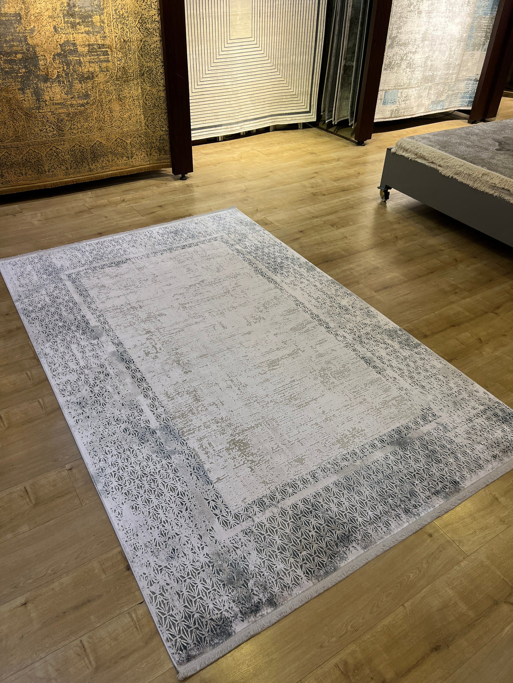 Gray Bamboo Area Rug, Modern Turkish Carpet (5x8 ft)