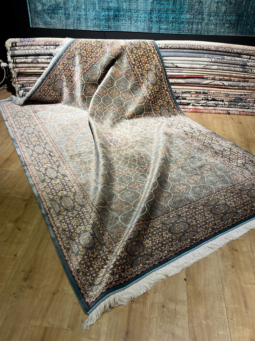 7x10 Ft Blue Silk Rug, Classic Medallion Design, Traditional Pattern